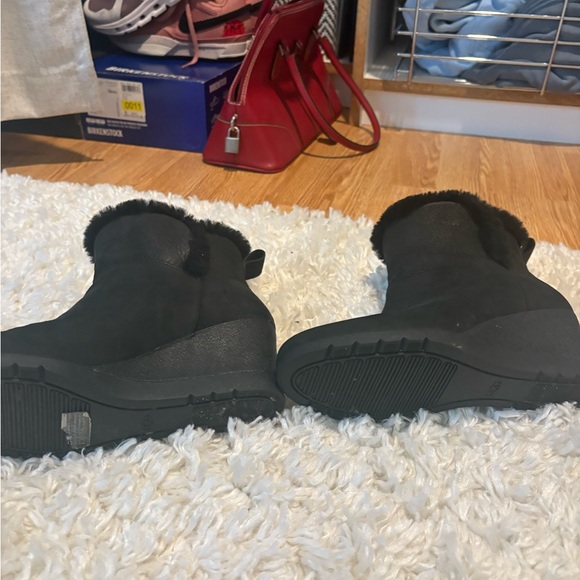 UGG Black Fuzzy Womens Boots - Picture 8 of 8